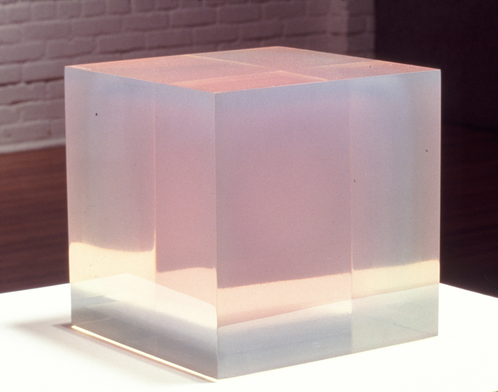 Polyester_resin_cube